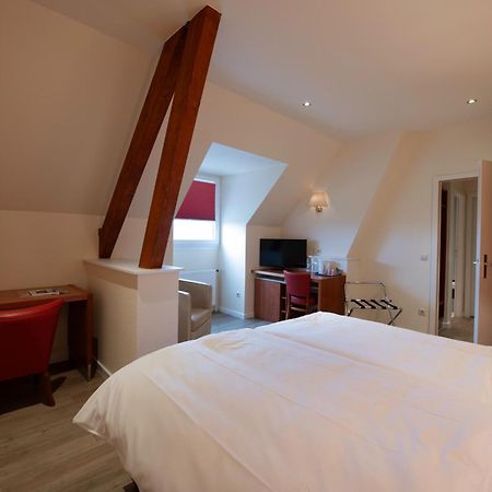 L'Hotel Et Restaurant Du Golf De Clervaux Eselborn Bagian luar foto