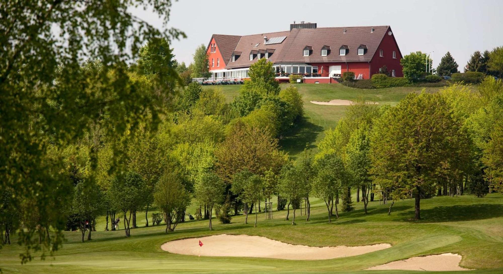 L'Hotel Et Restaurant Du Golf De Clervaux Eselborn Bagian luar foto