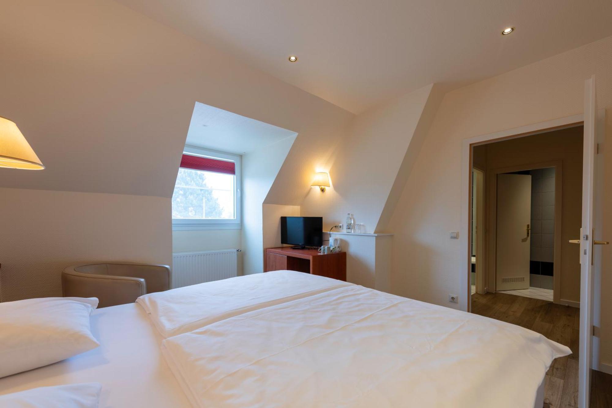 L'Hotel Et Restaurant Du Golf De Clervaux Eselborn Bagian luar foto